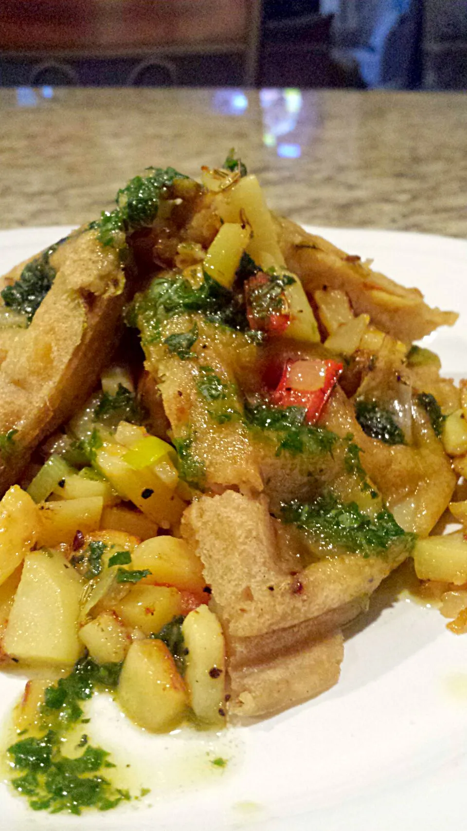 Crazy delicious! !! Gluten free Vegan Potato and Leeks Savory Waffles drizzled with a yummy Basil Oil. I piled my plate with the potato and leek mixture and sur|lisaさん