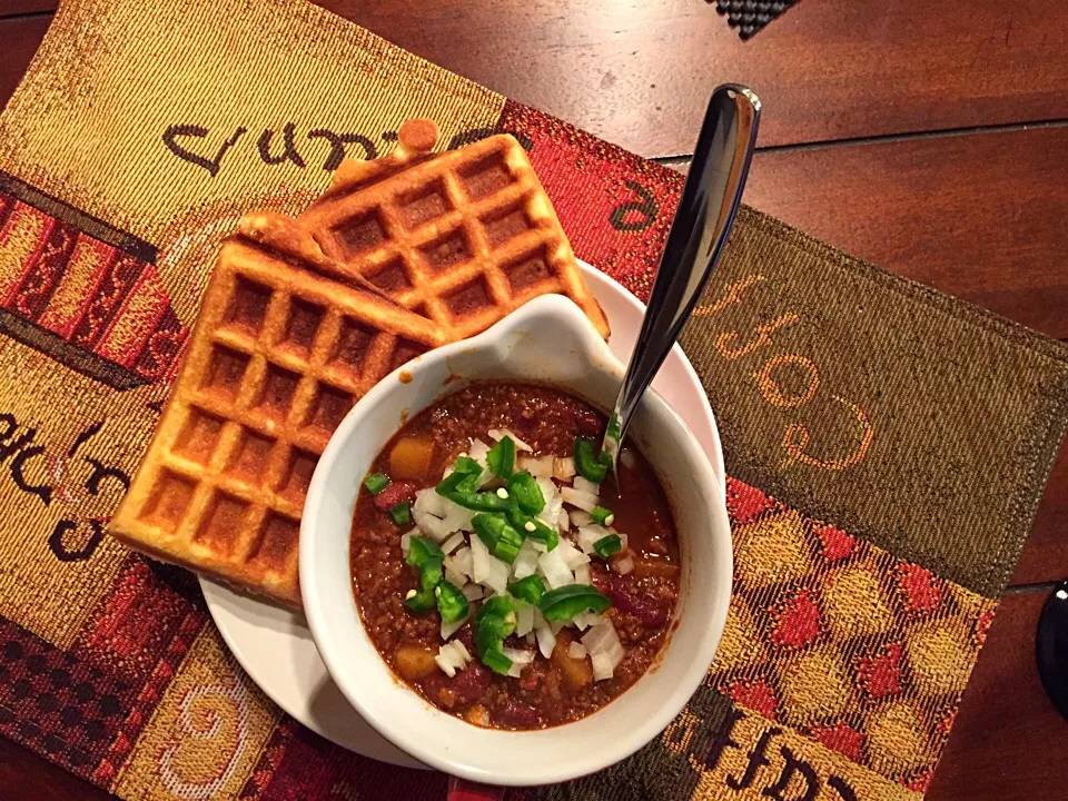 Texas chili w/waffle cornbread|Lalawilkさん