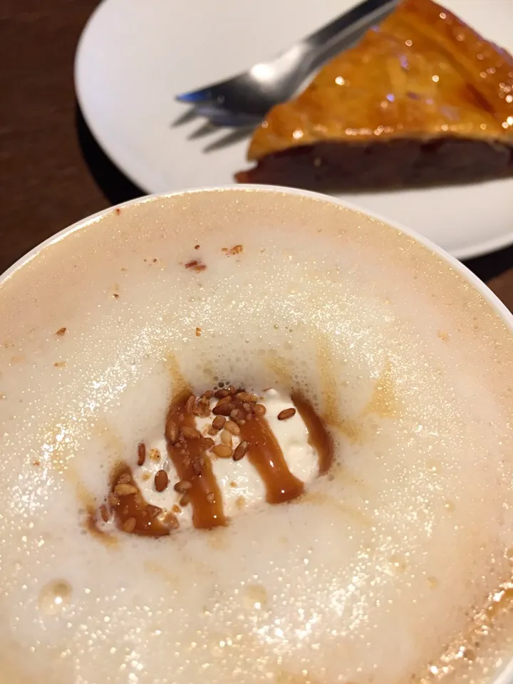 Snapdishの料理写真:Latte w/ applepie|Mariさん