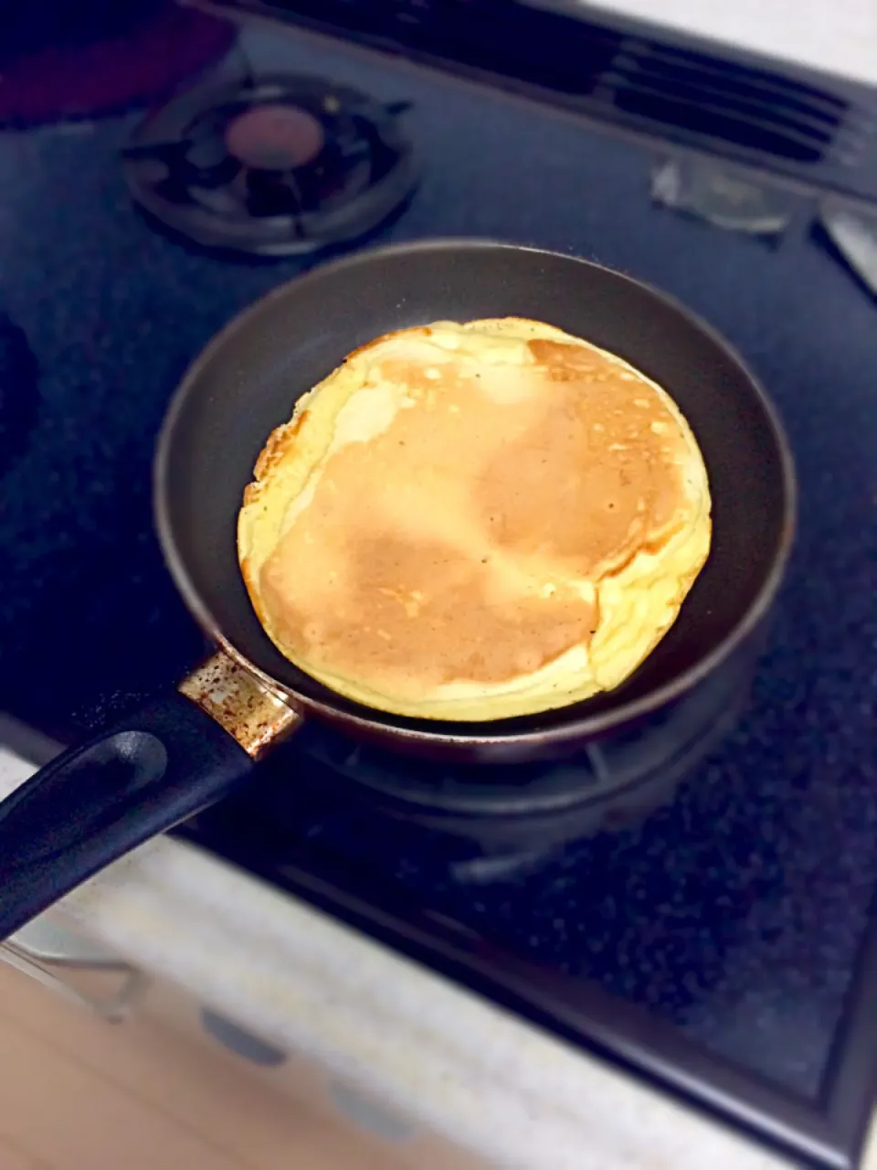 フライパンサイズのホットケーキwww|じろさん