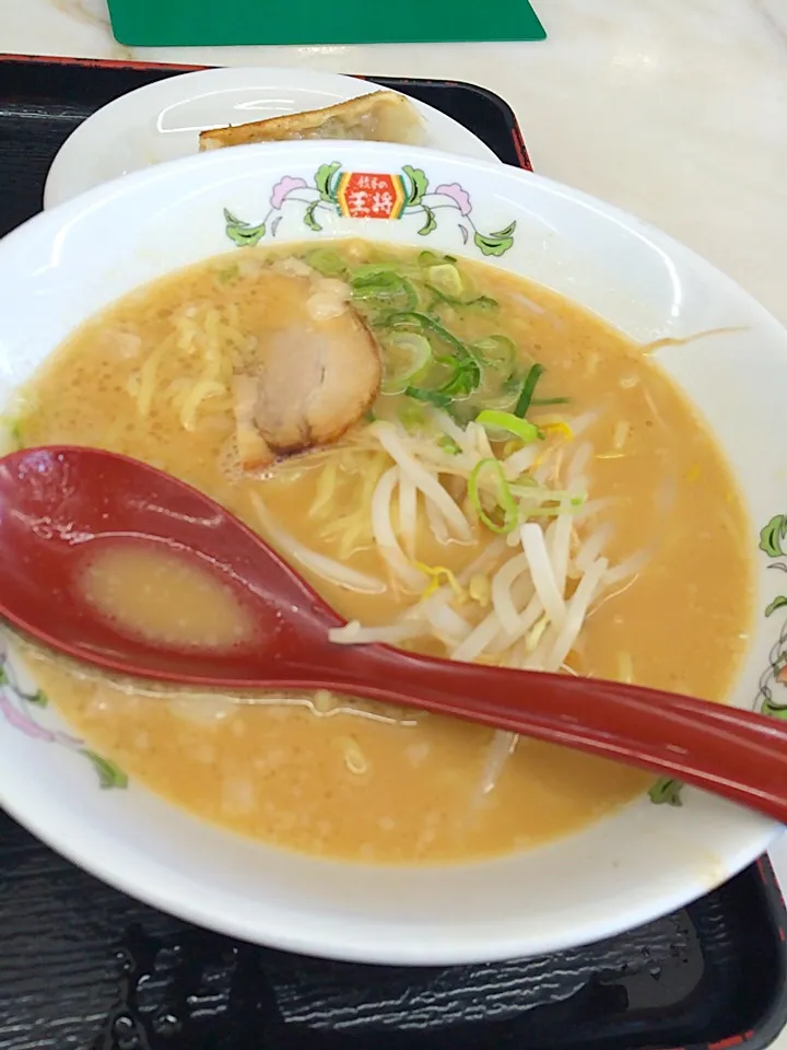 ランチのラーメン。日本ラーメン気になったんだけどねー|たけさん