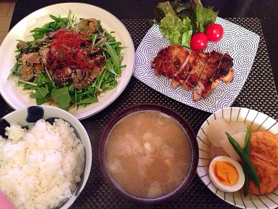 Snapdishの料理写真:チキンソテー、魚河岸揚げとカブの煮物、アサリと豚と水菜のサラダ、おくらと豆腐の味噌汁|ayumiさん