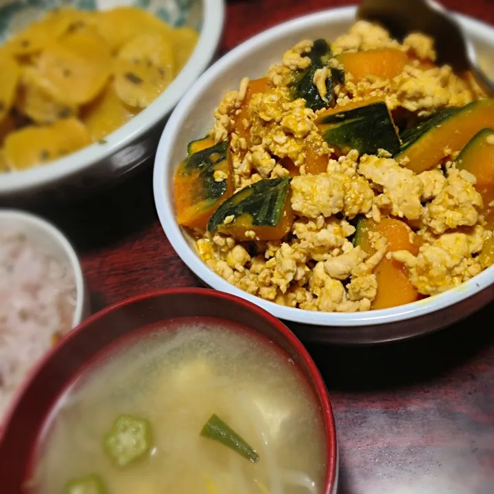 南瓜のそぼろあんかけ＆オクラともやしと豆腐の味噌汁|ともえさん