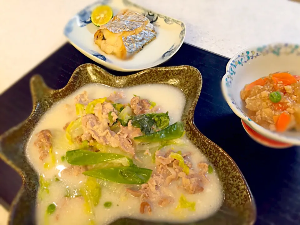 白菜クリーム煮、焼き魚太刀魚、大根とさや豆の挽肉餡掛け|masakaorinさん