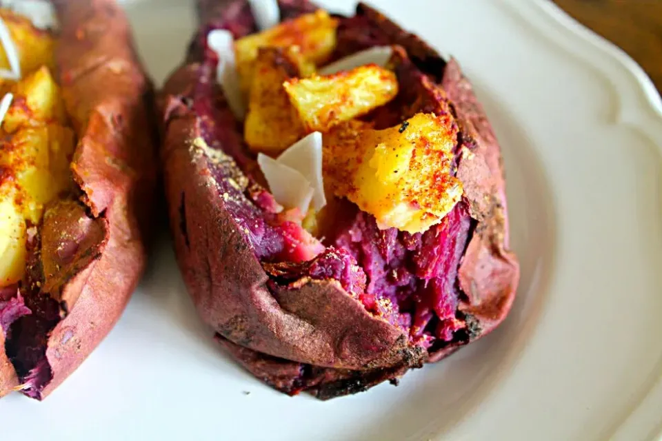 Japanese Purple Sweet Potatoes with Ginger spiced Pineapples and Coconut. #vegan #vegetarian #vegetarianfood #energyfood #plantbased #stayingfit #eatclean #heal|lisaさん