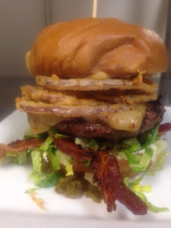 Inferno Burger ghost pepper cheese, fried red onion and bacon burger with jalapeño relish|peggy waldonさん