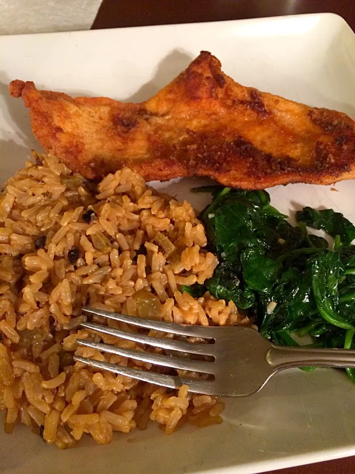 Chicken cutlet brown rice and spinach|shykneehighkneeさん