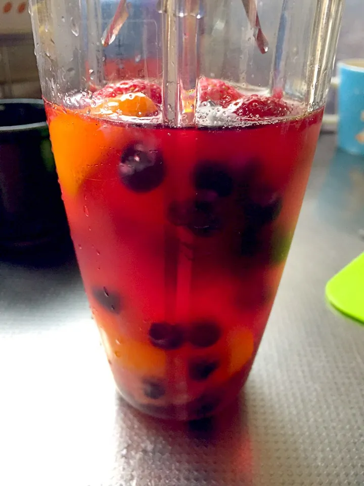 Today's smoothie ingredients, strawberries blueberries blackberries kinkan lemon juice water|YDKOさん