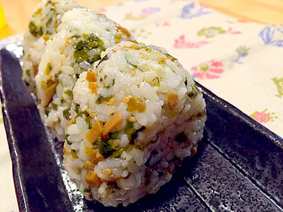 カブの葉ふりかけおにぎり🍙|piton810さん