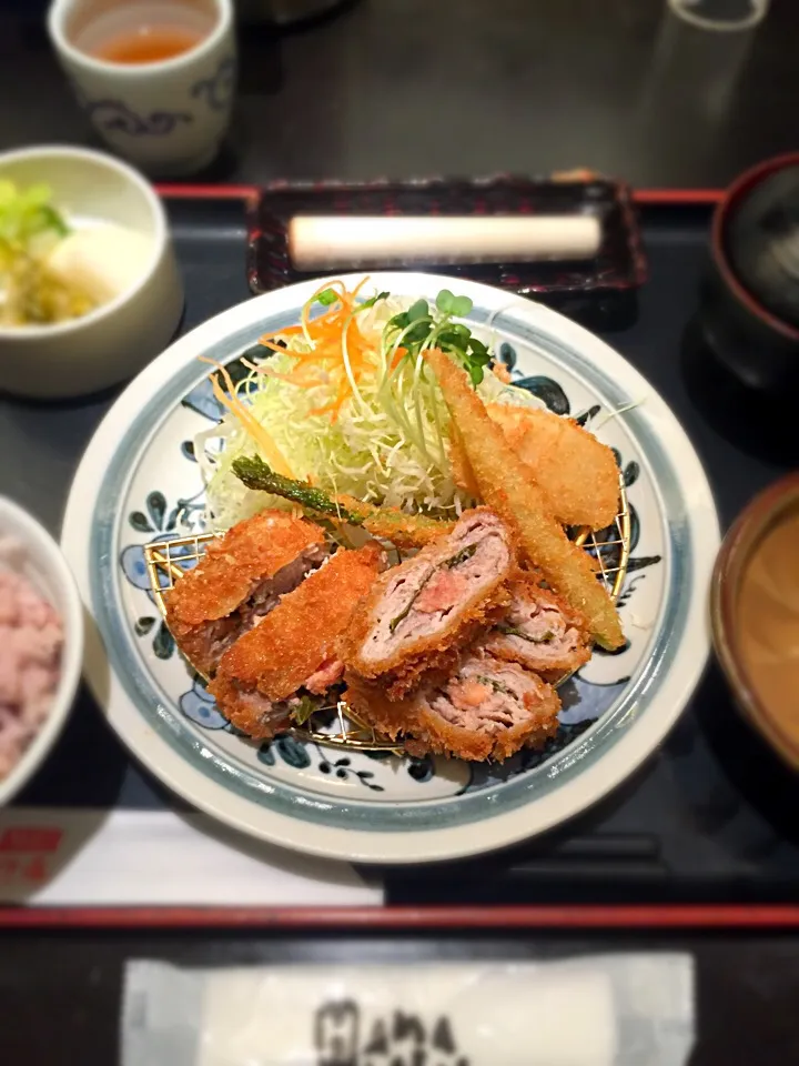 桜香るミルフィーユかつ定食|あきらさん