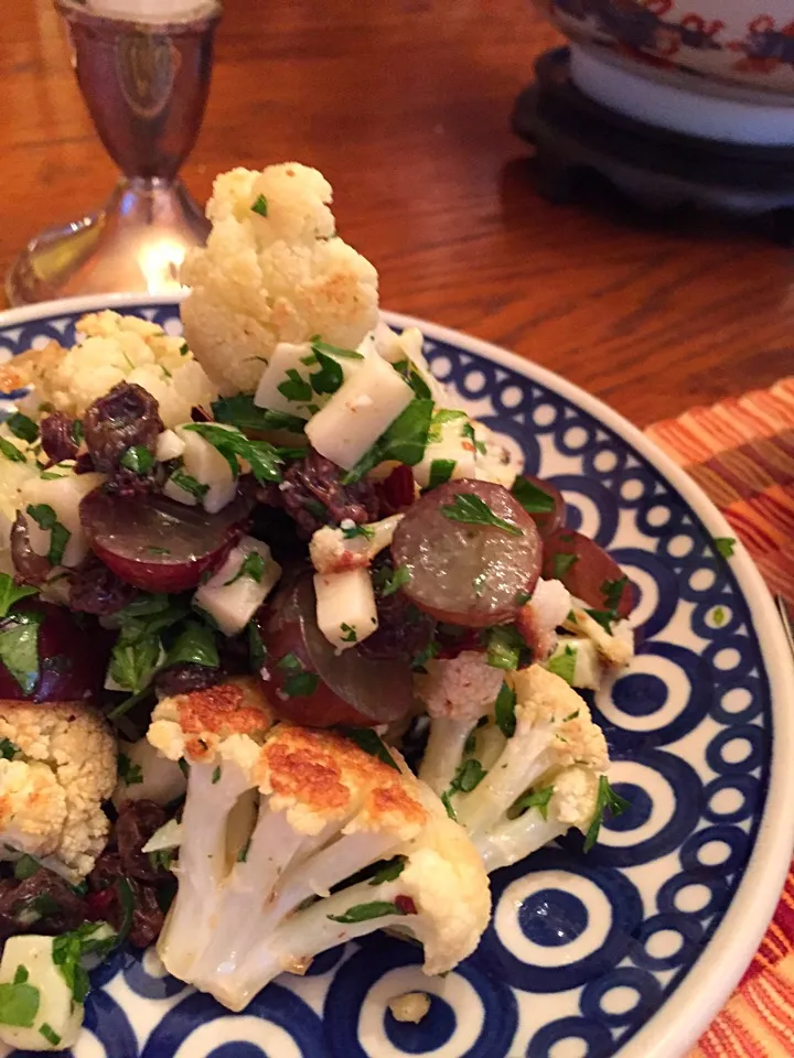 Cauliflower, grape, and cheddar salad|Matthew Cashenさん