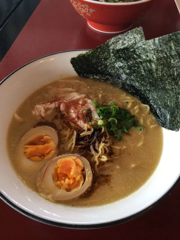 【華萬】味玉白湯ラーメン|りをさん