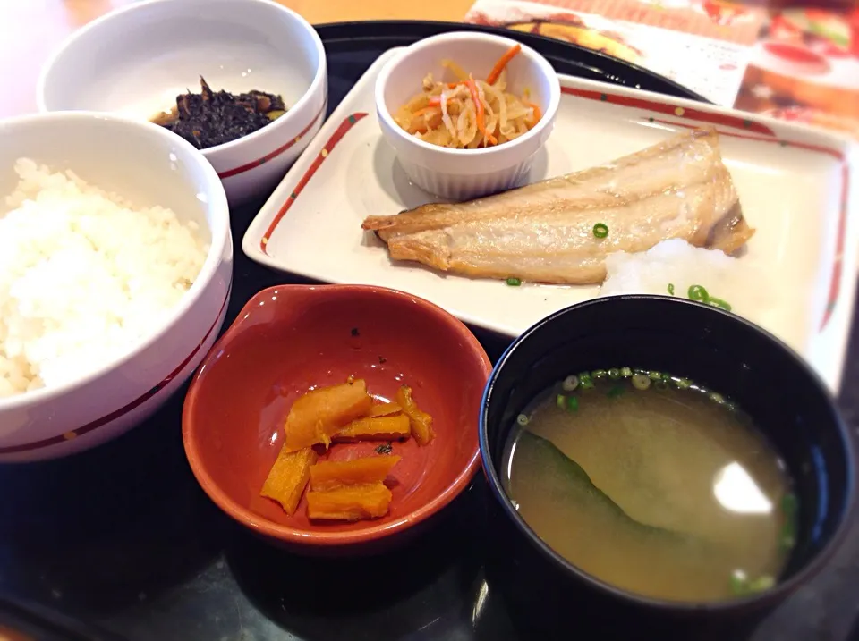 ホッケ定食🐟😋|アライさんさん