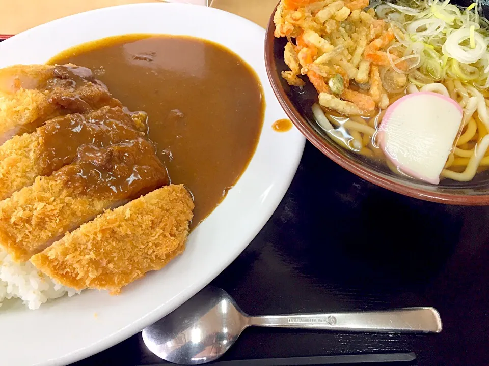 カツカレー・野菜の天婦羅うどん|Tarou  Masayukiさん