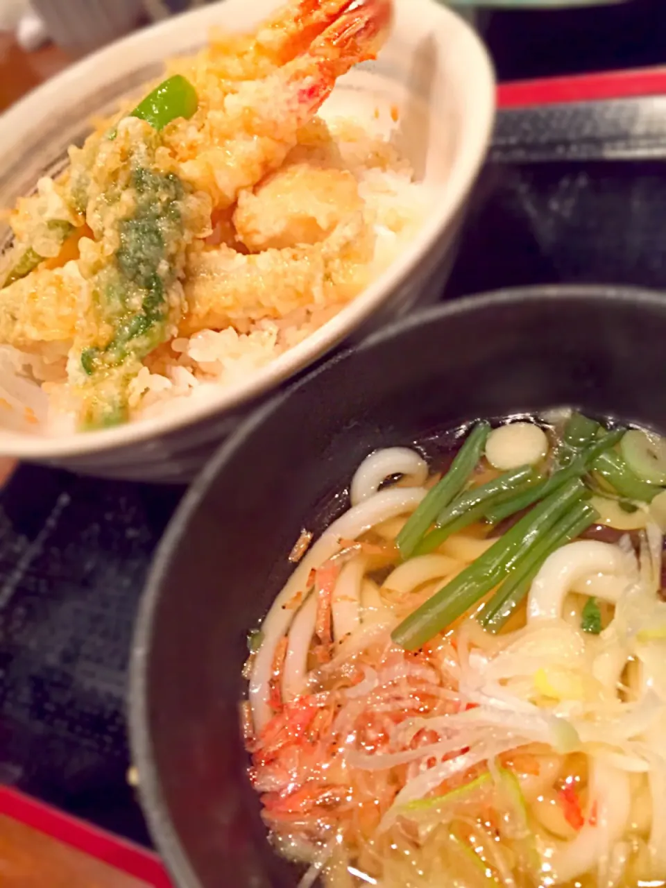 春セット。桜えびと山菜のうどんにタケノコ、ふきのとう、わかさぎ、海老の天丼！|Tomyさん