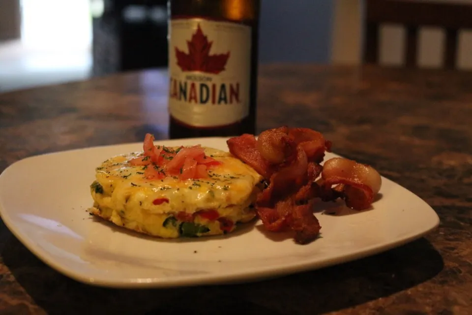 Veggie omelette with beer😜|Tony Gさん