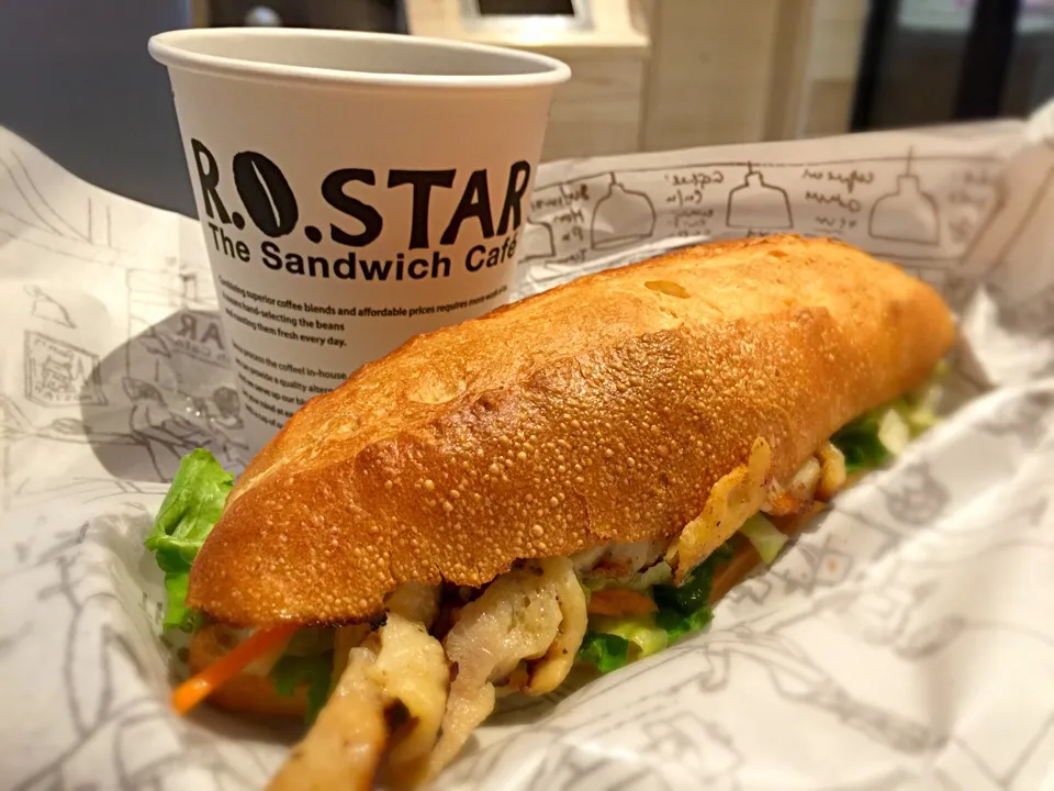 R.O.STAR The Sandwich Cafe豊洲 バジルチーズチキンと自家焙煎の100円コーヒー|ddr3rdmixさん