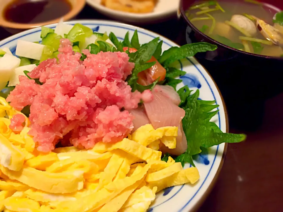 海鮮丼とあさりの味噌汁|ちあきさん