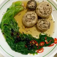 Snapdishの料理写真:mushroom and pork and spinich|Bleueさん