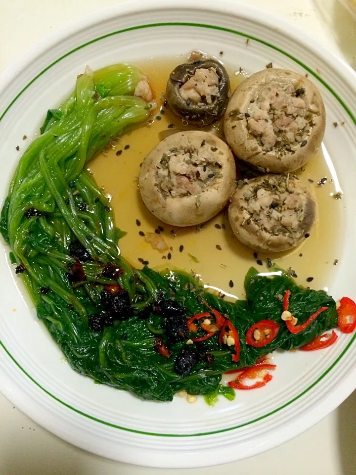 Snapdishの料理写真:mushroom and pork and spinich|Bleueさん