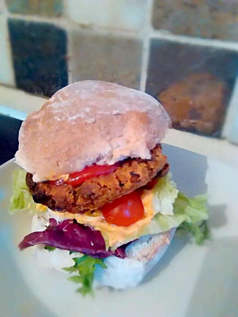 Snapdishの料理写真:#Gluten-free  #Dairy-free  #vegan #burger #houmous #bread #yum|Bexさん