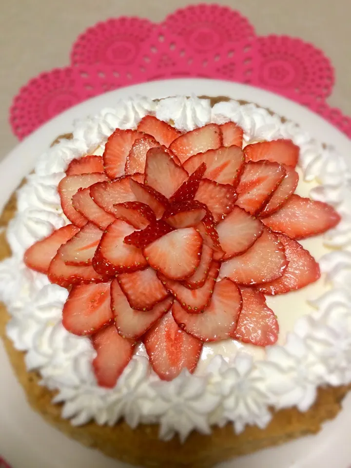 Snapdishの料理写真:おりぃ🎀さんの料理いちごミルクタルト🍓パイ生地で～♬|まぁちゃんさん