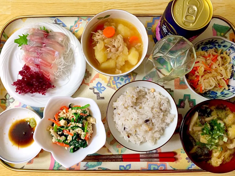 肉じゃが いさきの刺身 ほうれん草の白和え 切り干し大根 油揚げとしめじの味噌汁|まいまいまーやさん