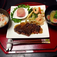 Snapdishの料理写真:ひな祭り〜さくらご飯、はまぐりお吸い物、ステーキ、春野菜サラダ|Michiko Maedaさん