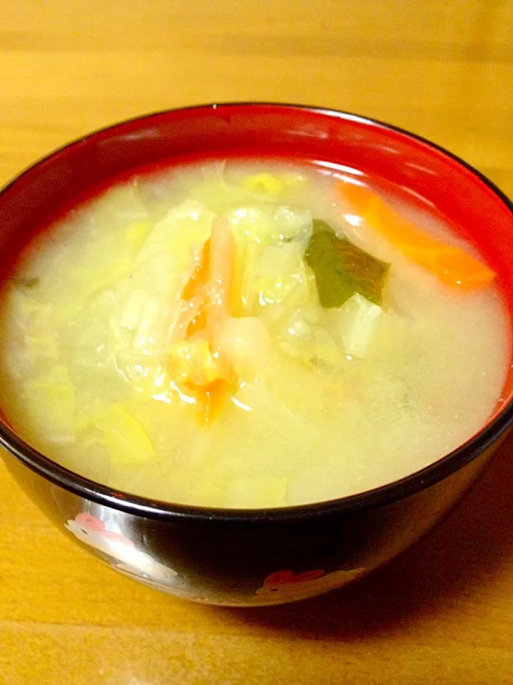 トロトロ白菜の味噌汁🍲|まいりさん