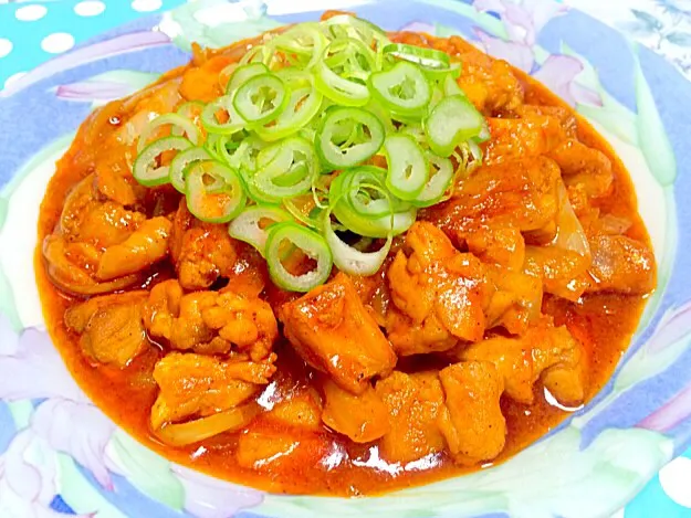 鳥肉のトマトソース炒め - Chicken & onion stir fry with tomato sauce ❤️😋✨|Liezlさん