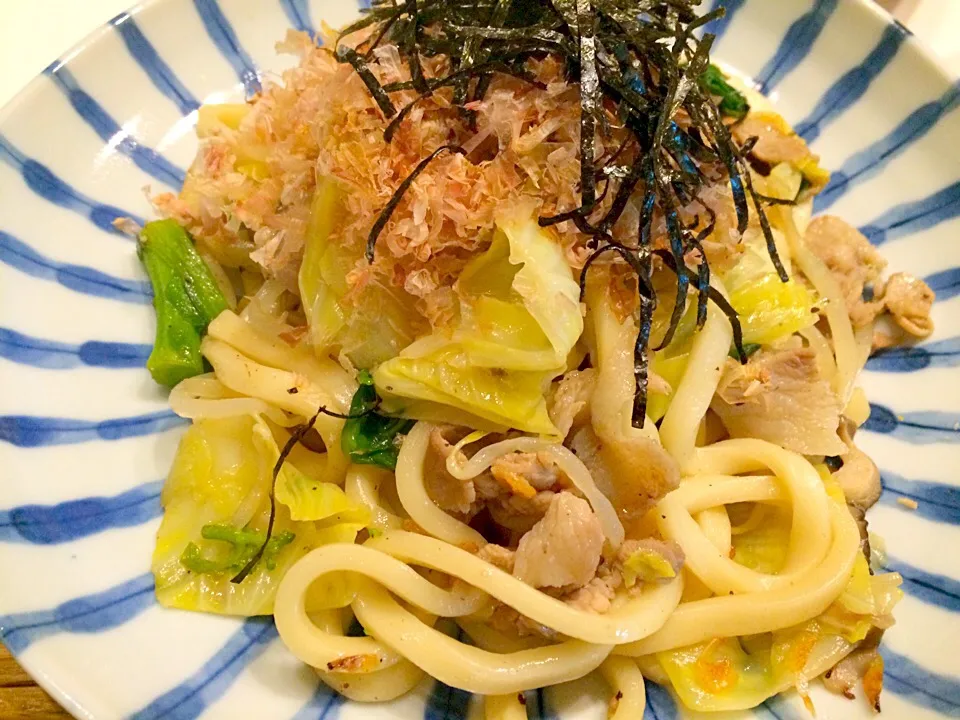 たっぷり野菜の焼うどん……菜の花でちょっと春の味|gintanさん