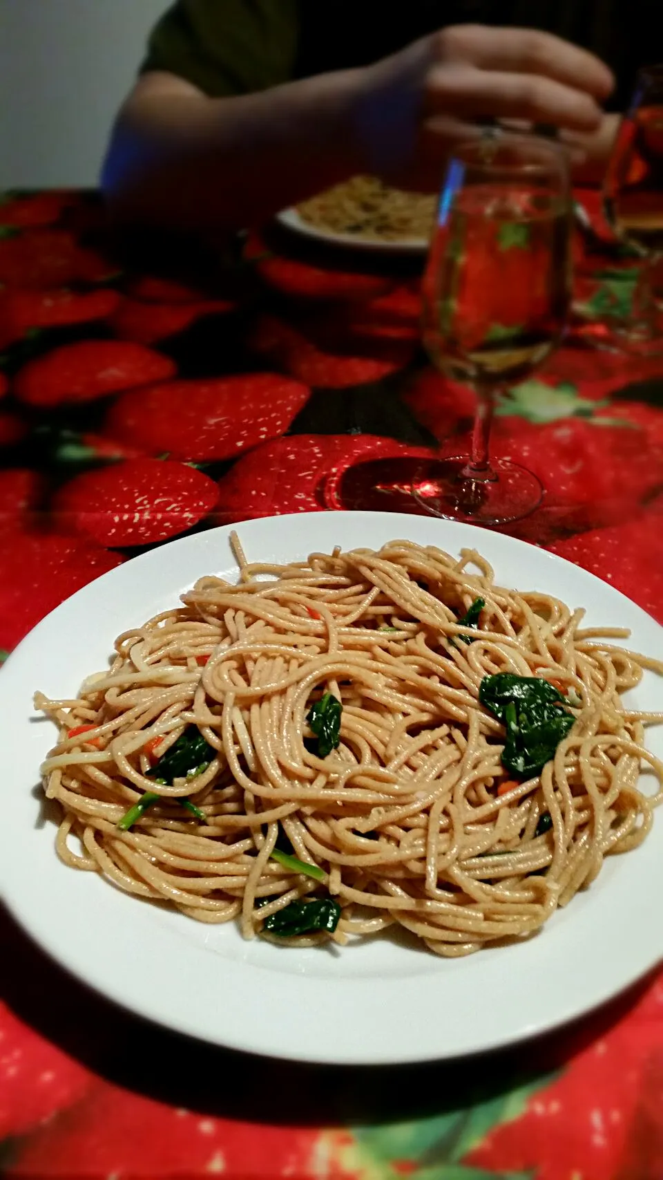 wheat spaghetti with spinach and pepers|Maartje Heestermansさん