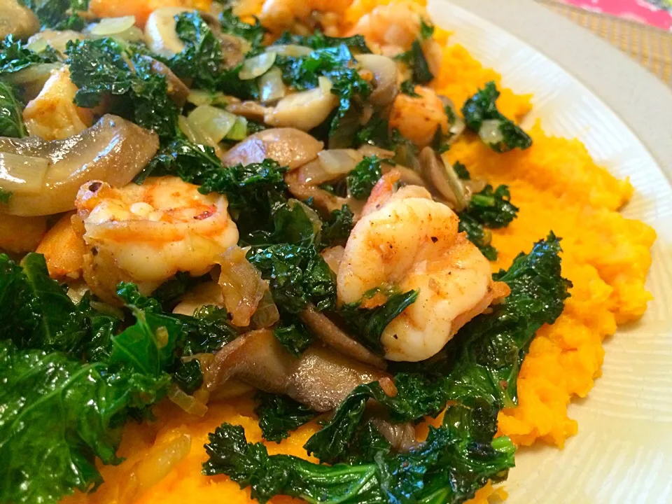 Snapdishの料理写真:Mashed Sweet potato, shrimp, kale and mushroom.|Nanaさん