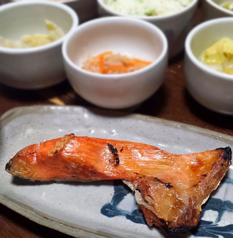 親父の手料理 鮭のカマ焼き|ぽんたさん