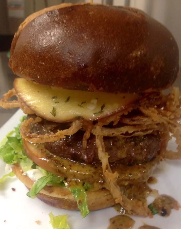 Smoked Gouda Fried Onion Burger with beer mustard sauce|peggy waldonさん