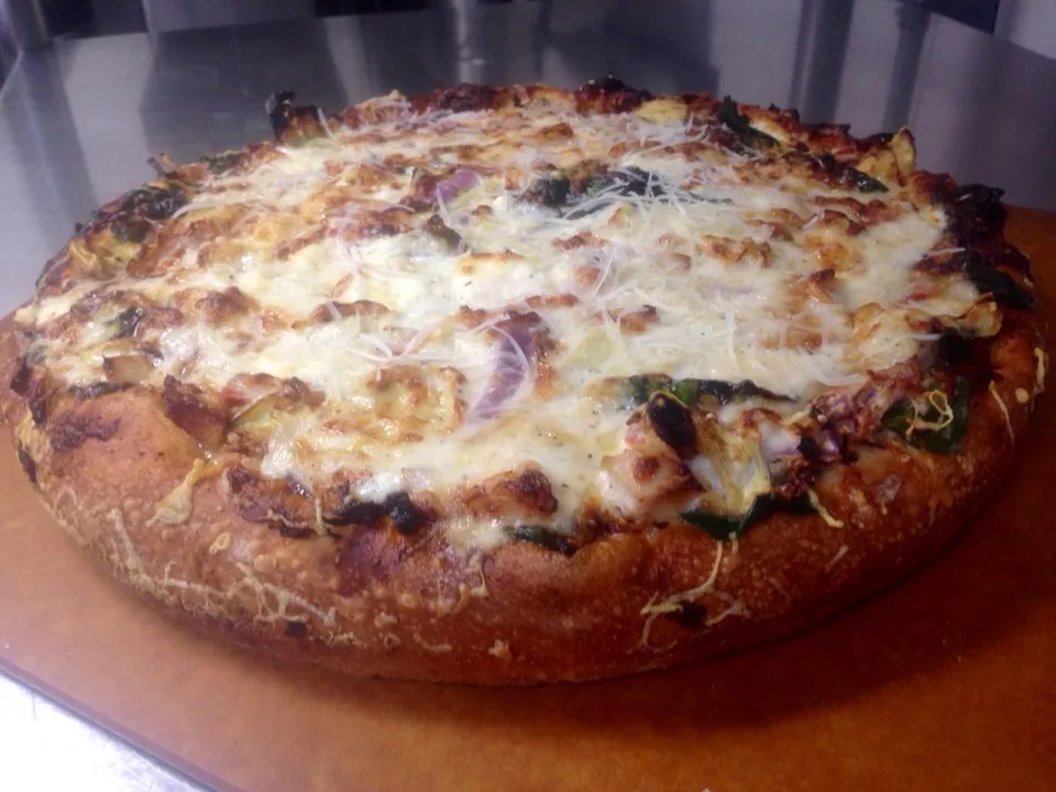 Greek Deep Dish Pizza Chicken, Artichokes. Red Onion, Spinach and Feta|peggy waldonさん