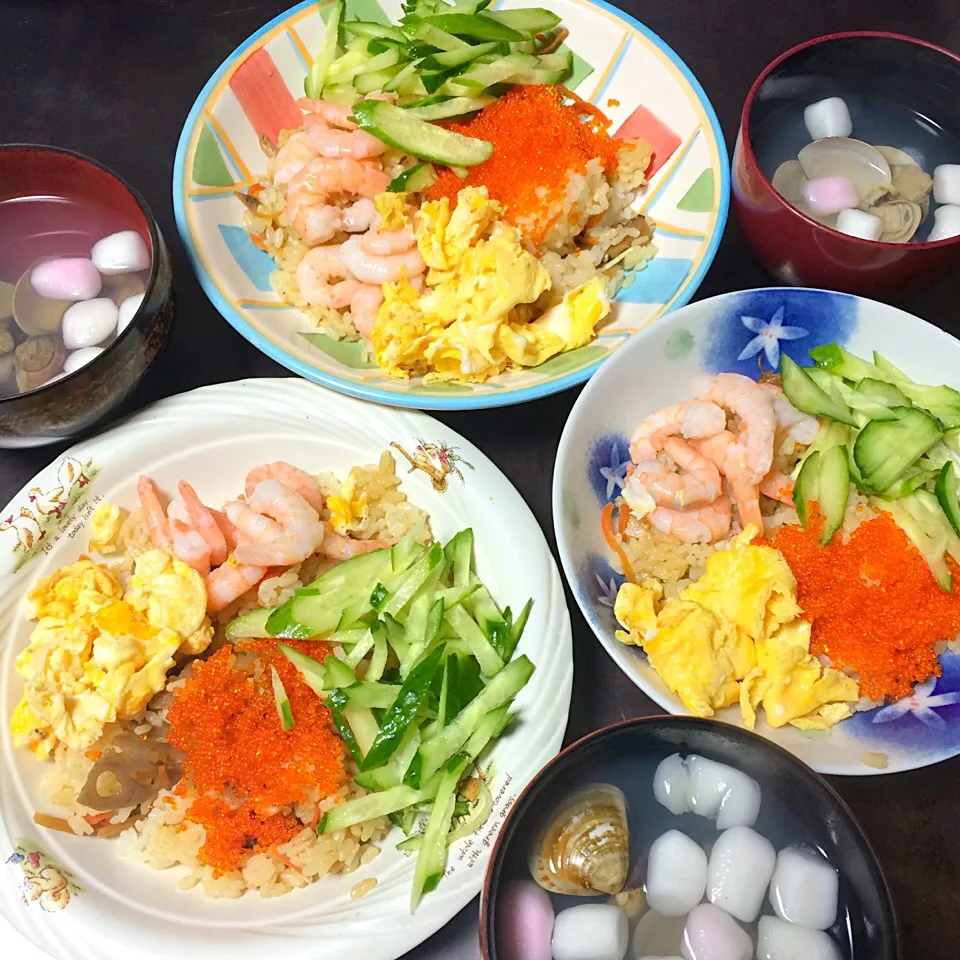 お雛様のちらし寿司とはまぐりのお吸い物🎎|めぐりんさん