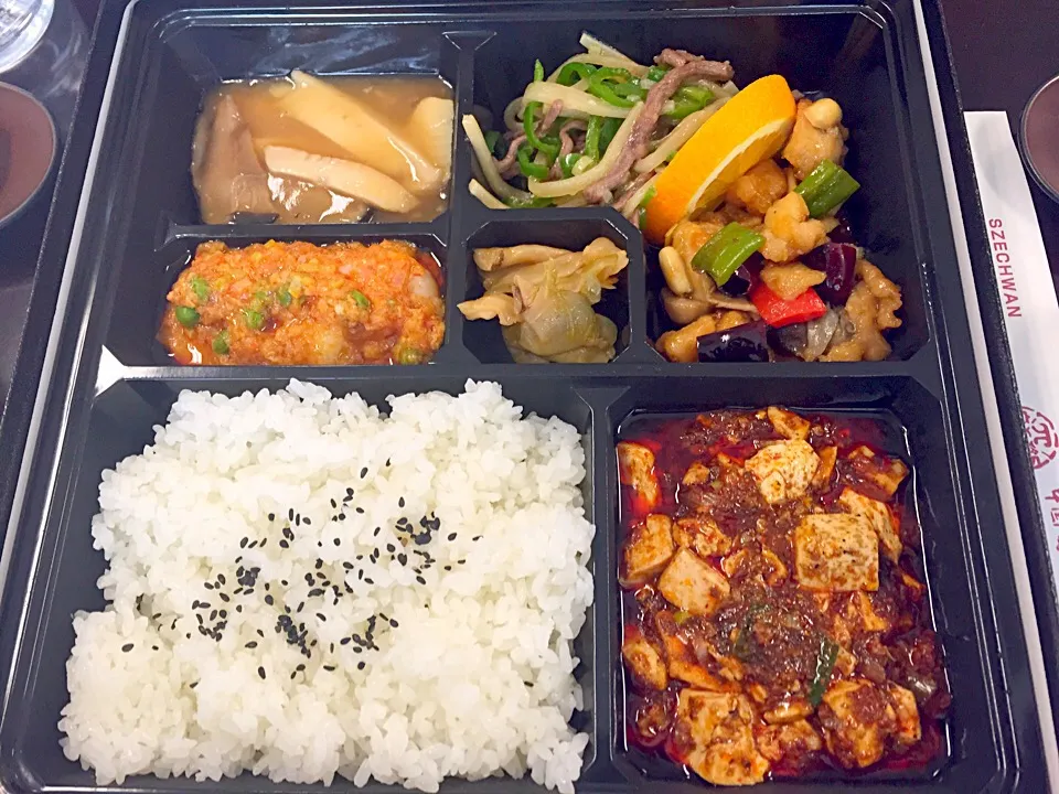 Snapdishの料理写真:四川飯店の弁当|Food is lifeさん