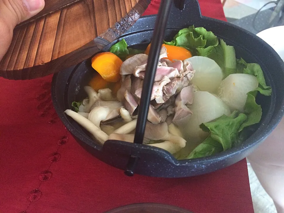 Simple nabe pot with oyster mushrooms carrots daikon and tang o topped with poached chicken gizzards|Ong Sor Fernさん