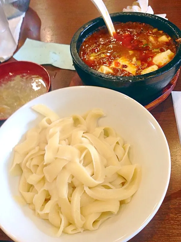 Snapdishの料理写真:味覚の頂点石焼麻婆刀削麺＠新橋|Yasuhiro Koikeさん