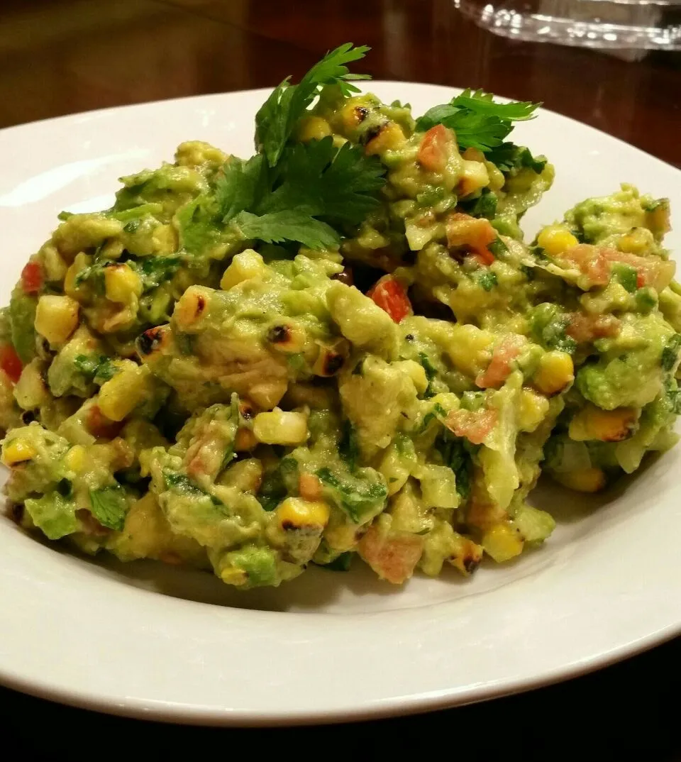 Snapdishの料理写真:Fire roasted corn guacamole tonight !|danni roseさん