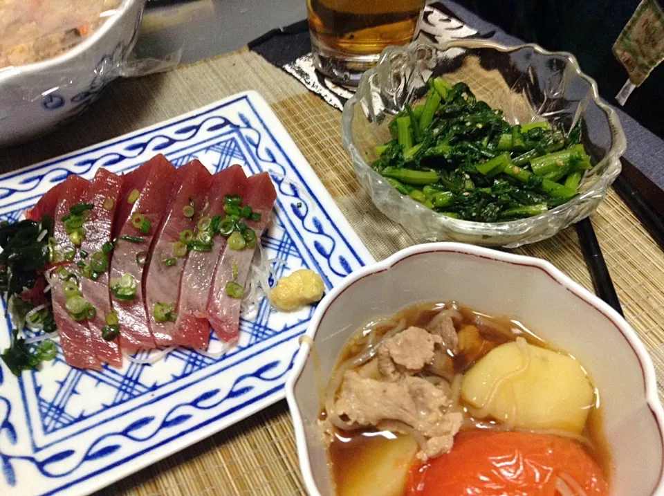 鰹の刺身＆春菊の胡麻和え＆トマト入り肉じゃが|まぐろさん