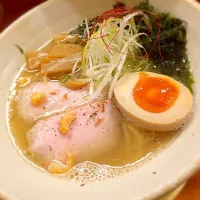 Snapdishの料理写真:大阪 天満  麺元素  塩ラーメン