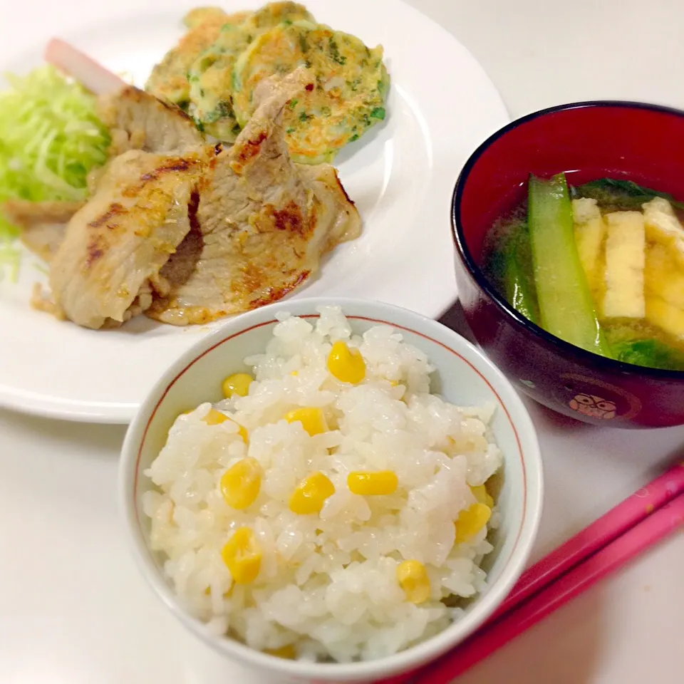 娘たちのおゆはん コーンご飯 豚味噌焼き  お味噌汁 まぁむくぅへんさんのもちもち豆腐焼き|yukoさん