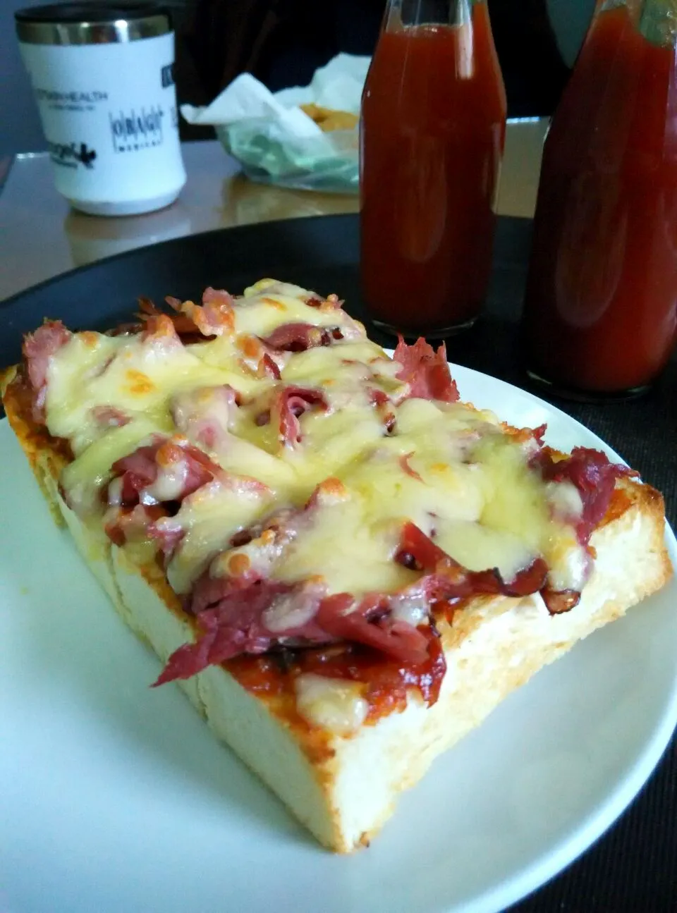 Sandwich Bakar Pizza extra smoked beef..|Liviana Deviさん