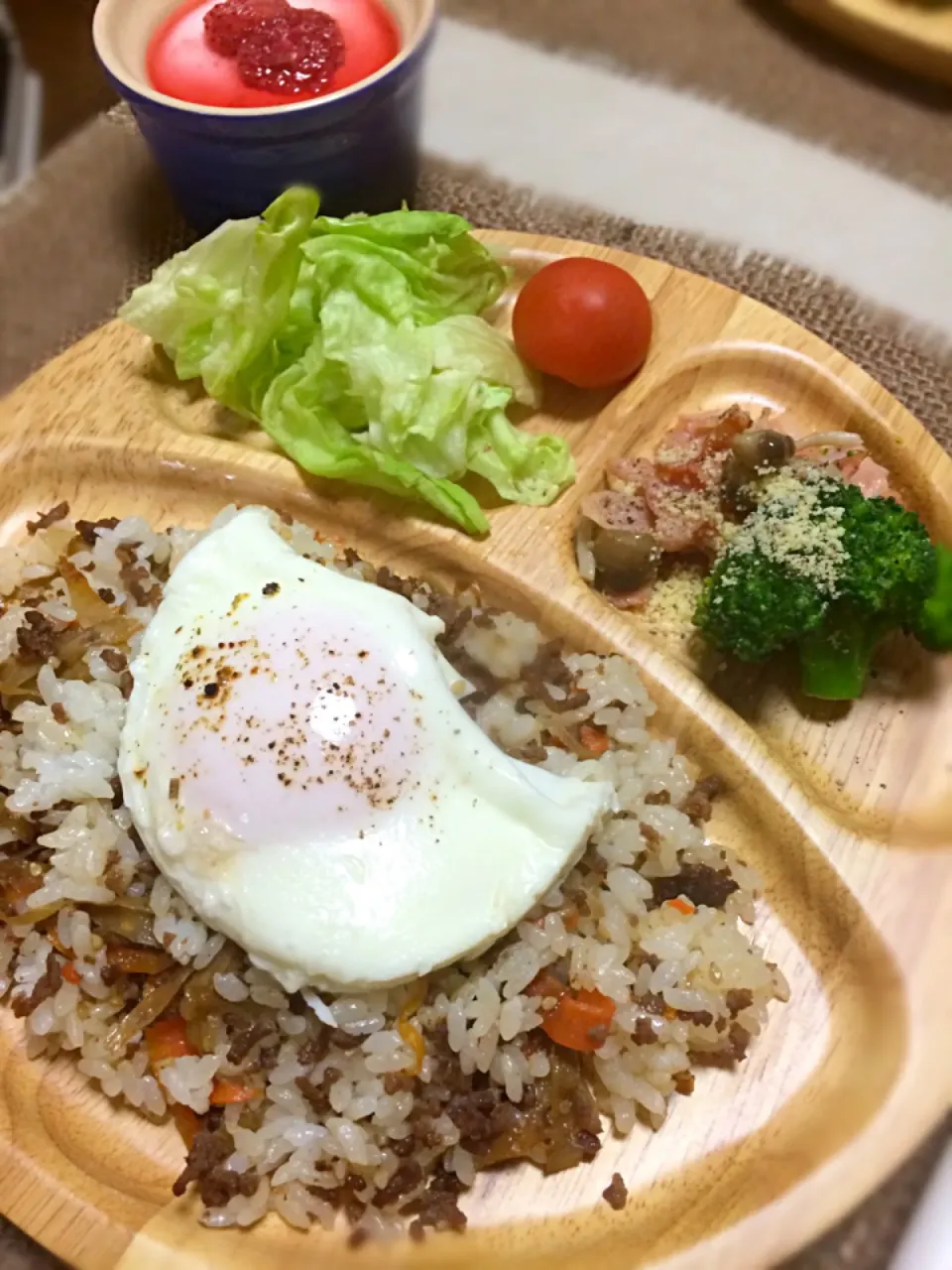 Snapdishの料理写真:ワンプレートごはん♬ごぼうとひき肉のピリ辛混ぜごはん！！|まぁちゃんさん