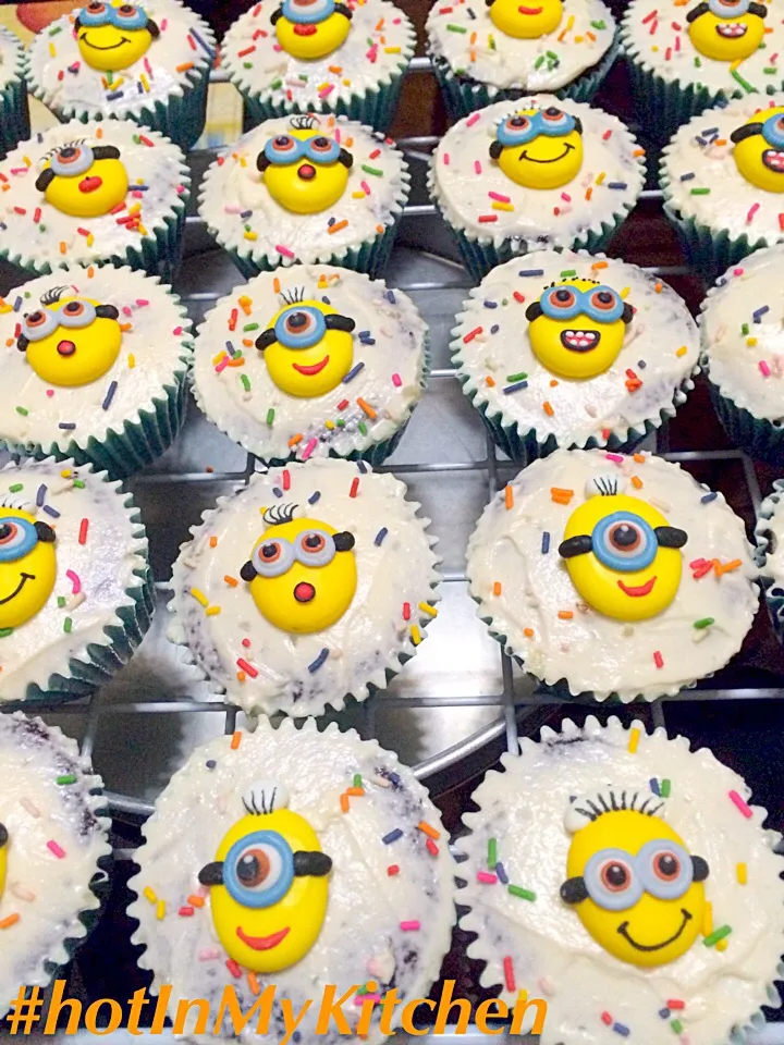 Chocolate cupcakes with minion topper|evelynさん