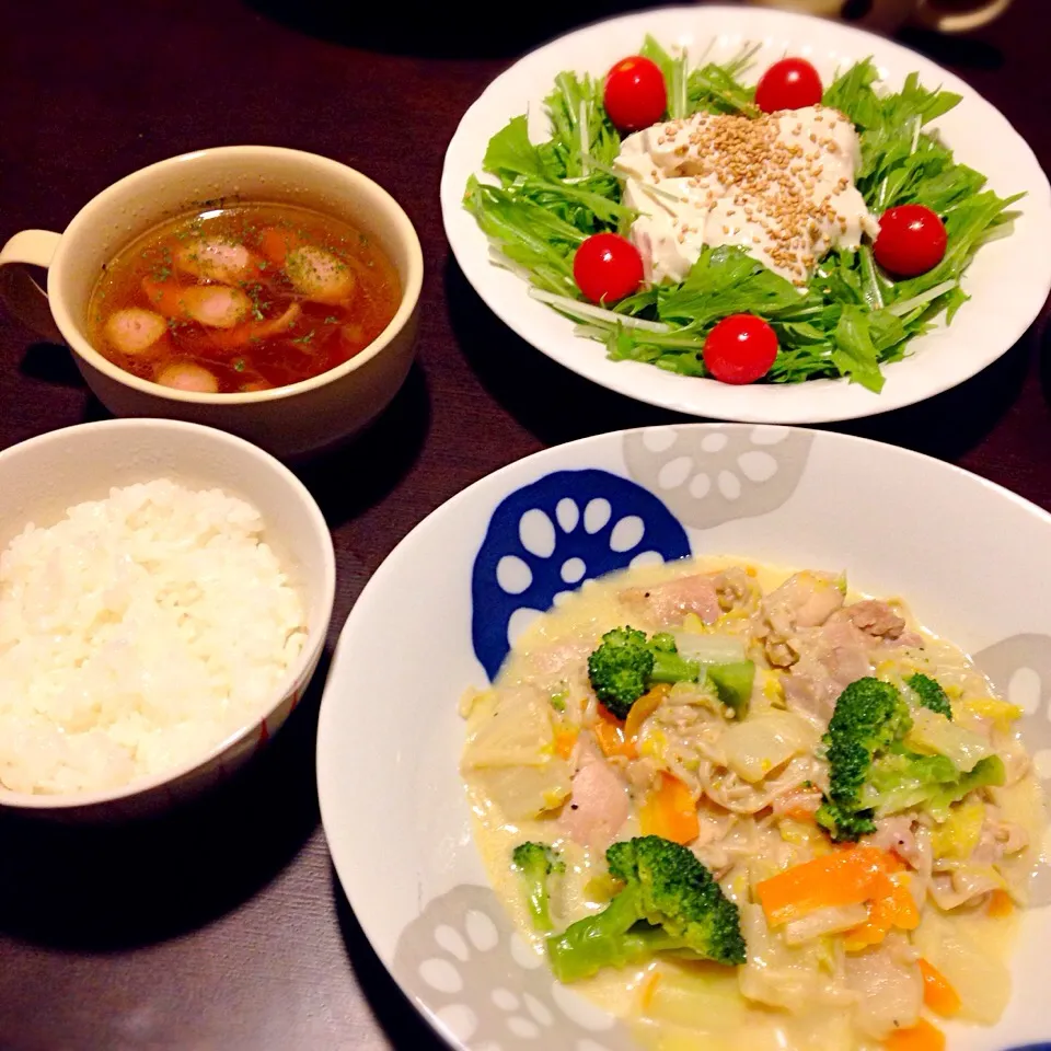 Snapdishの料理写真:鶏肉と野菜のとろとろクリーム煮、オニオンスープ、水菜と豆腐のサラダ|ぼぶさん