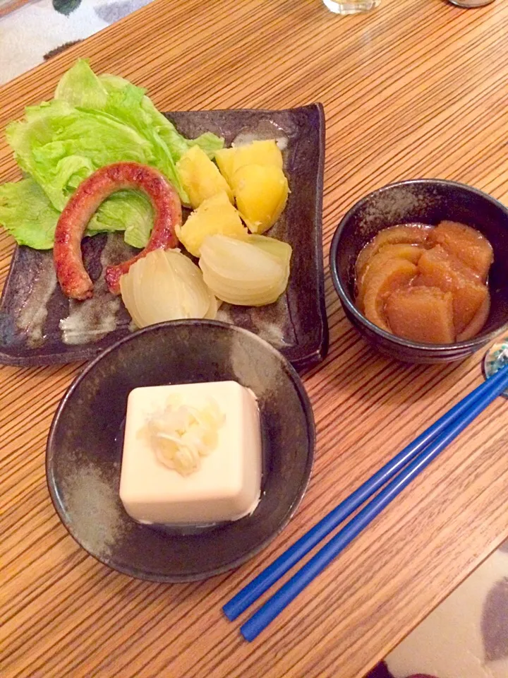 ＊晩ごはん＊ 味噌コンニャクと大根煮 冷奴 蒸し野菜とブラジルソーセージのグリル|pinoyamaさん