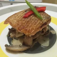 Sous vide salmon with ajillo mushrooms|Daniel Olléさん